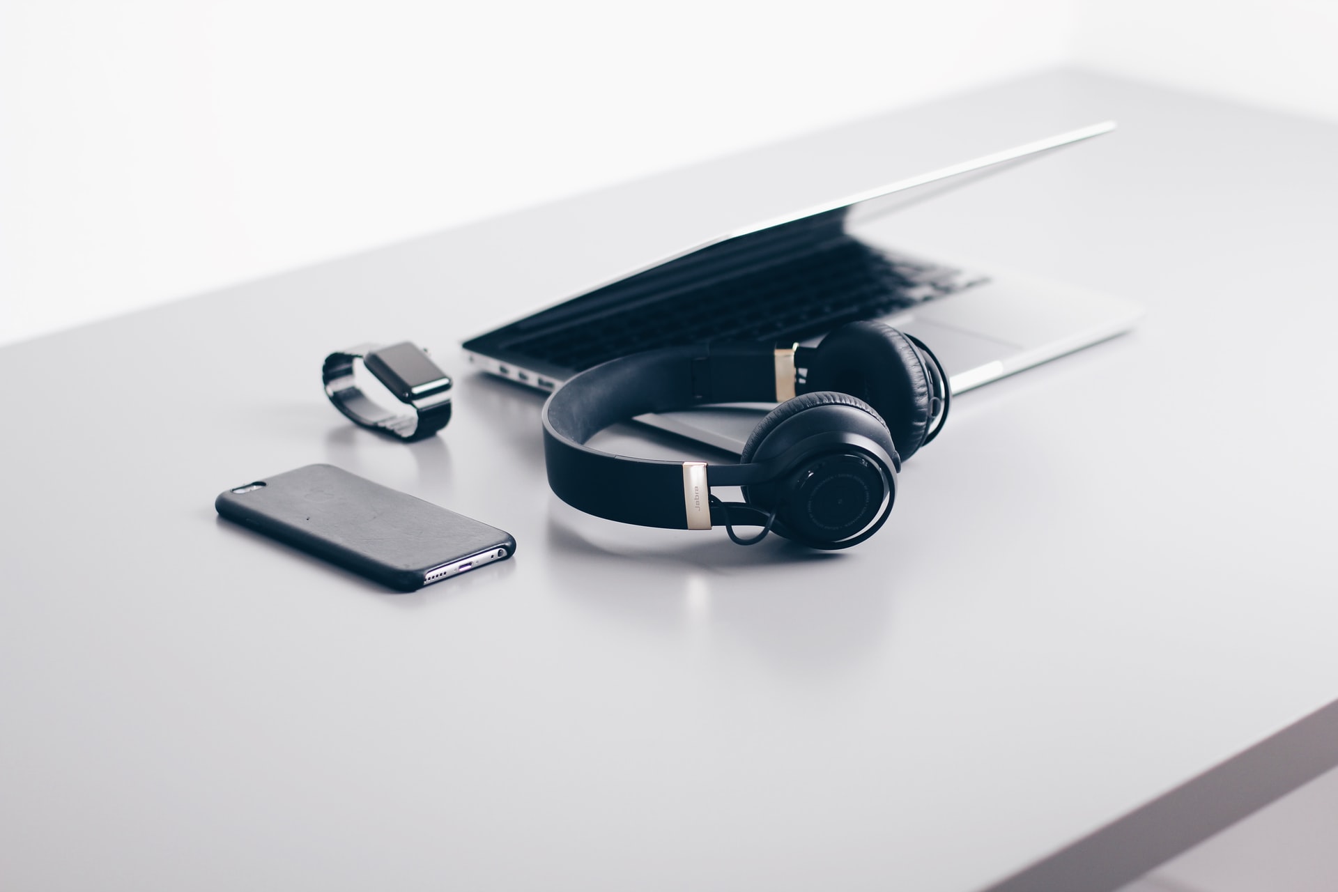 christopher-gower-_aXa21cf7rY-unsplash-2